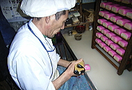 蒲鉾製造中