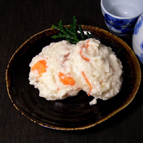 【桶入りかぶら寿司】白かぶに鰤をはさみ、麹で漬け込んだ能登の冬を代表する一品。