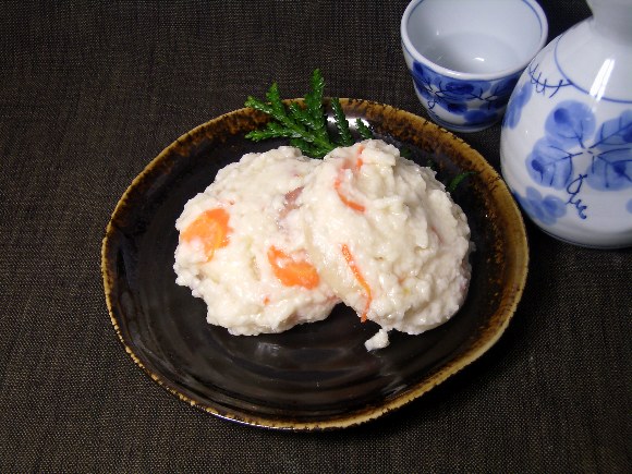 【かぶら寿司】麹は地元「大呑」のコシヒカリ、かぶらは地元農家との契約栽培により生産されたもの。鰤は脂肪ぷりぷりの鰤。